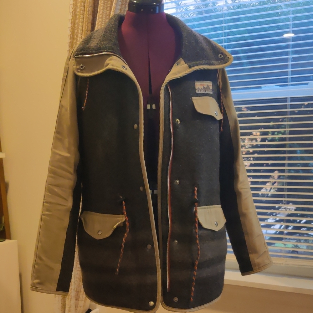 Women's Patagonia Mixed Media Gray and Tan Jacket
